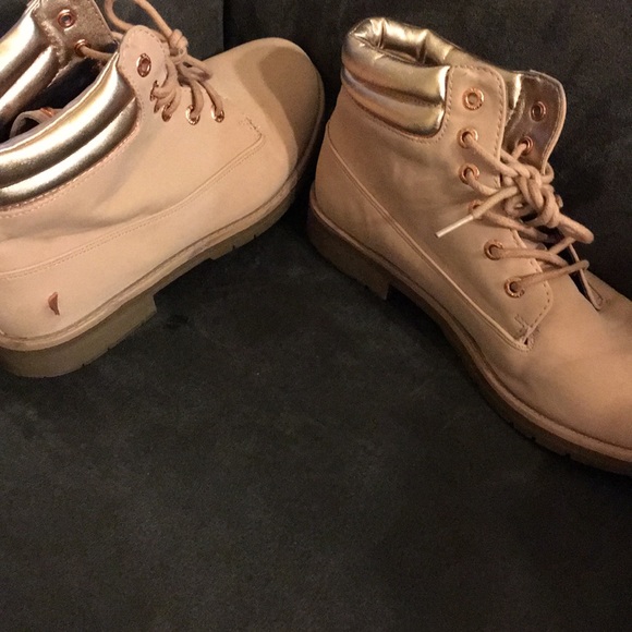 Boots - Picture 4 of 4